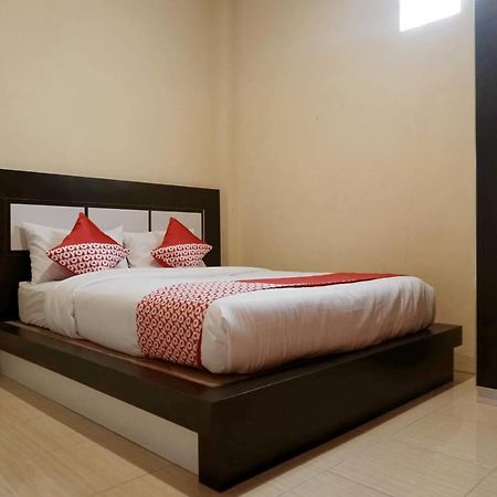 Oyo 1394 Rumaisa Homestay Syariah Pekanbaru Buitenkant foto