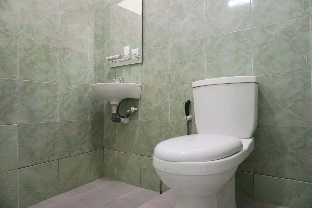 Oyo 1394 Rumaisa Homestay Syariah Pekanbaru Buitenkant foto