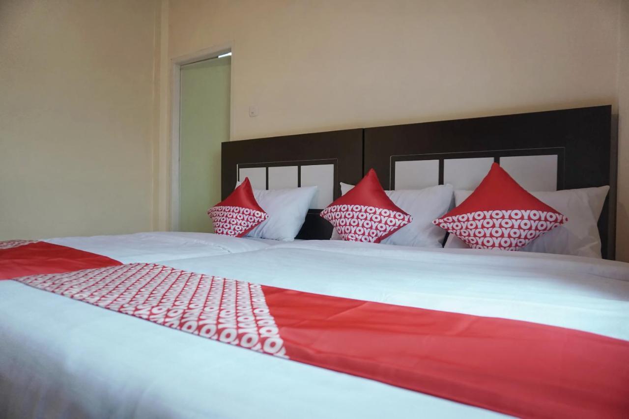 Oyo 1394 Rumaisa Homestay Syariah Pekanbaru Buitenkant foto