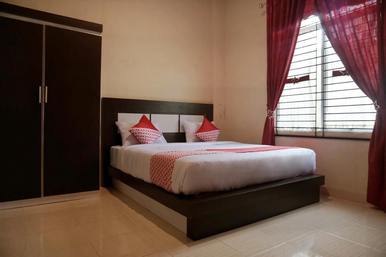 Oyo 1394 Rumaisa Homestay Syariah Pekanbaru Buitenkant foto