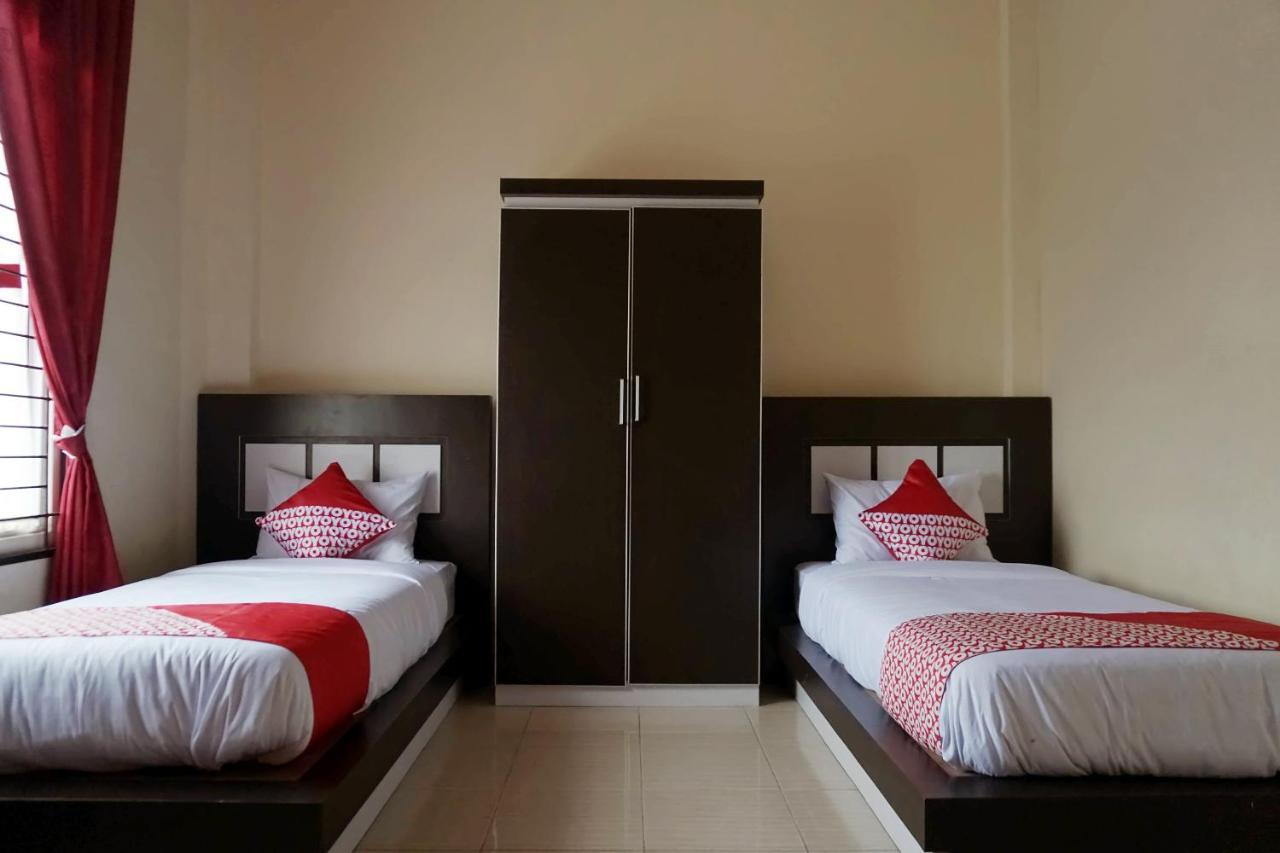 Oyo 1394 Rumaisa Homestay Syariah Pekanbaru Buitenkant foto