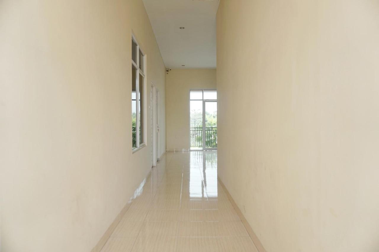 Oyo 1394 Rumaisa Homestay Syariah Pekanbaru Buitenkant foto