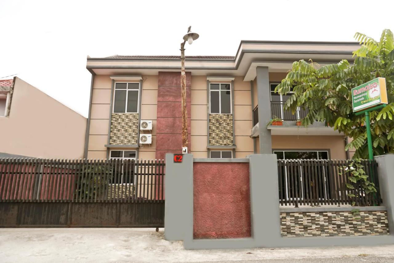 Oyo 1394 Rumaisa Homestay Syariah Pekanbaru Buitenkant foto