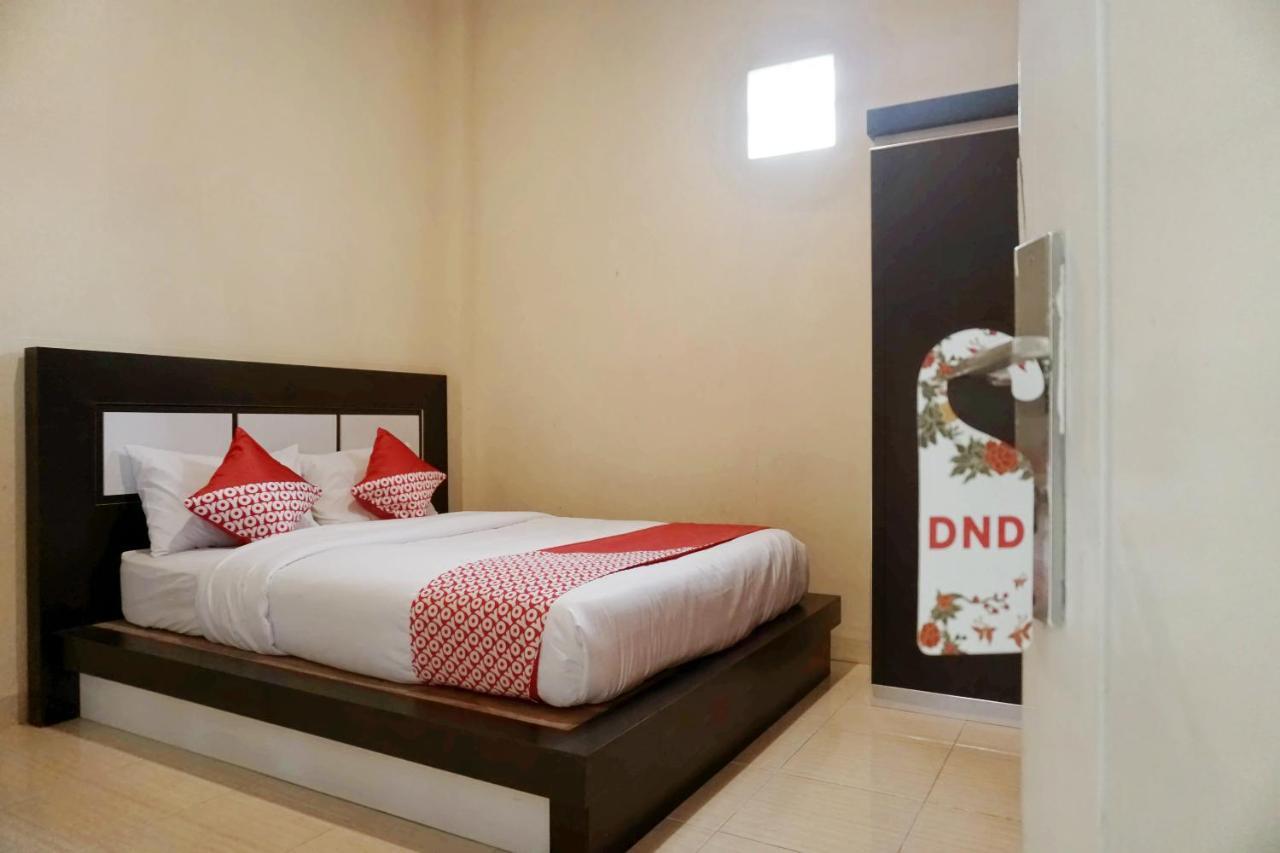 Oyo 1394 Rumaisa Homestay Syariah Pekanbaru Buitenkant foto