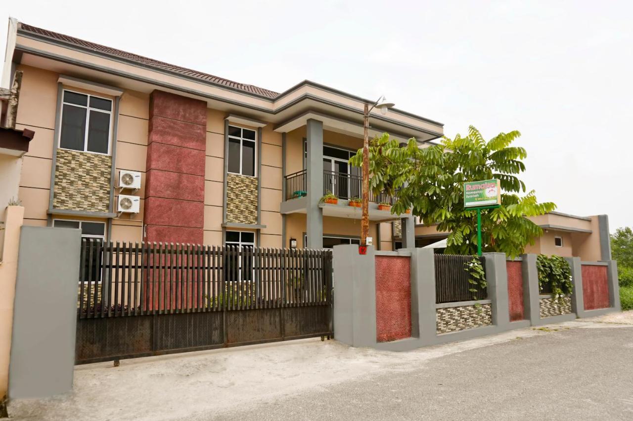 Oyo 1394 Rumaisa Homestay Syariah Pekanbaru Buitenkant foto