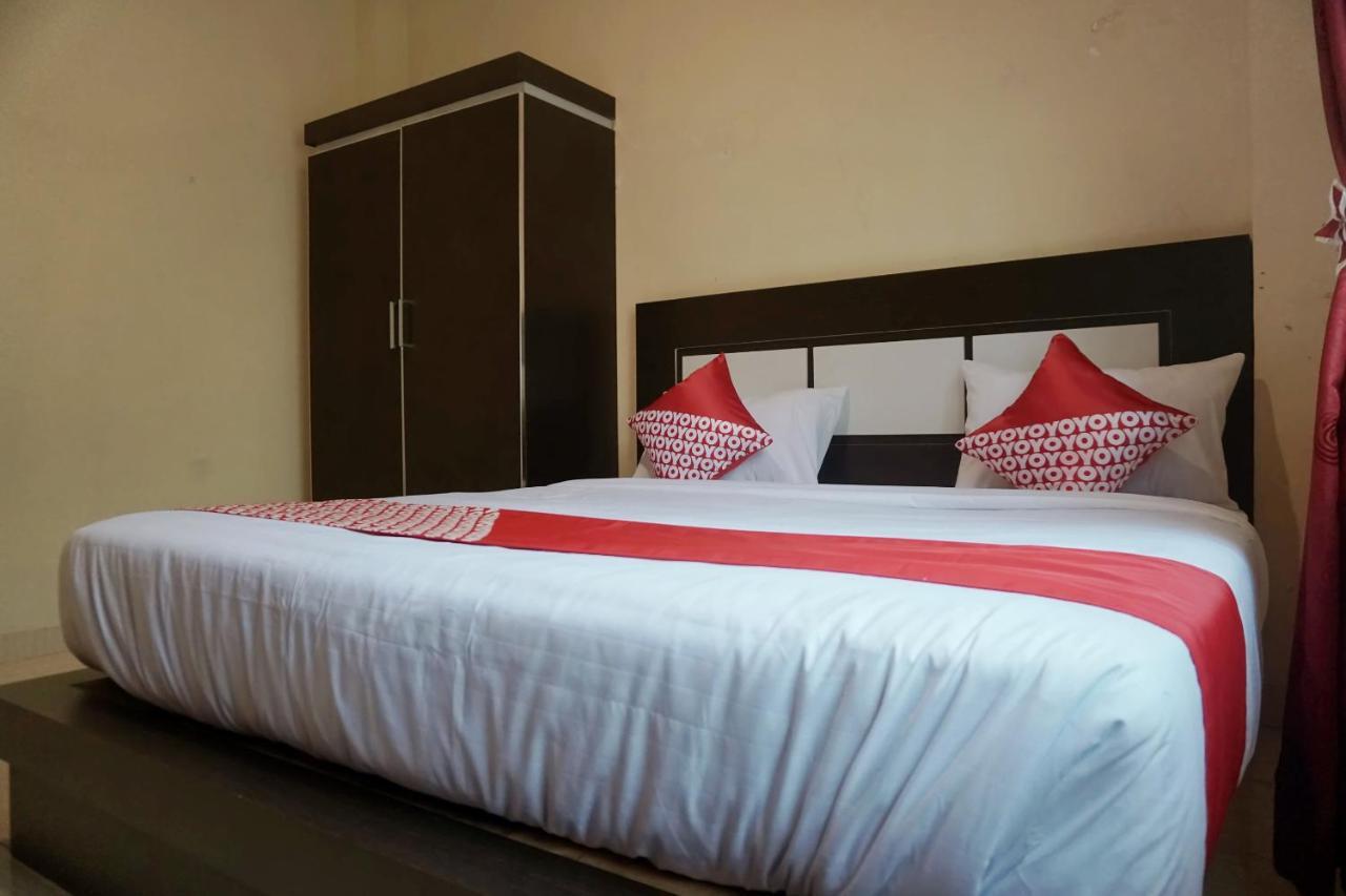Oyo 1394 Rumaisa Homestay Syariah Pekanbaru Buitenkant foto