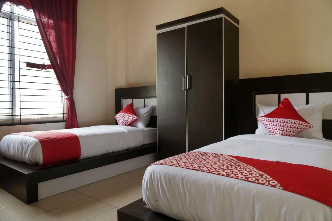 Oyo 1394 Rumaisa Homestay Syariah Pekanbaru Buitenkant foto