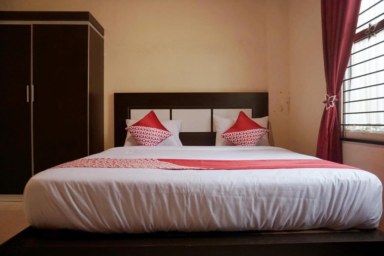 Oyo 1394 Rumaisa Homestay Syariah Pekanbaru Buitenkant foto