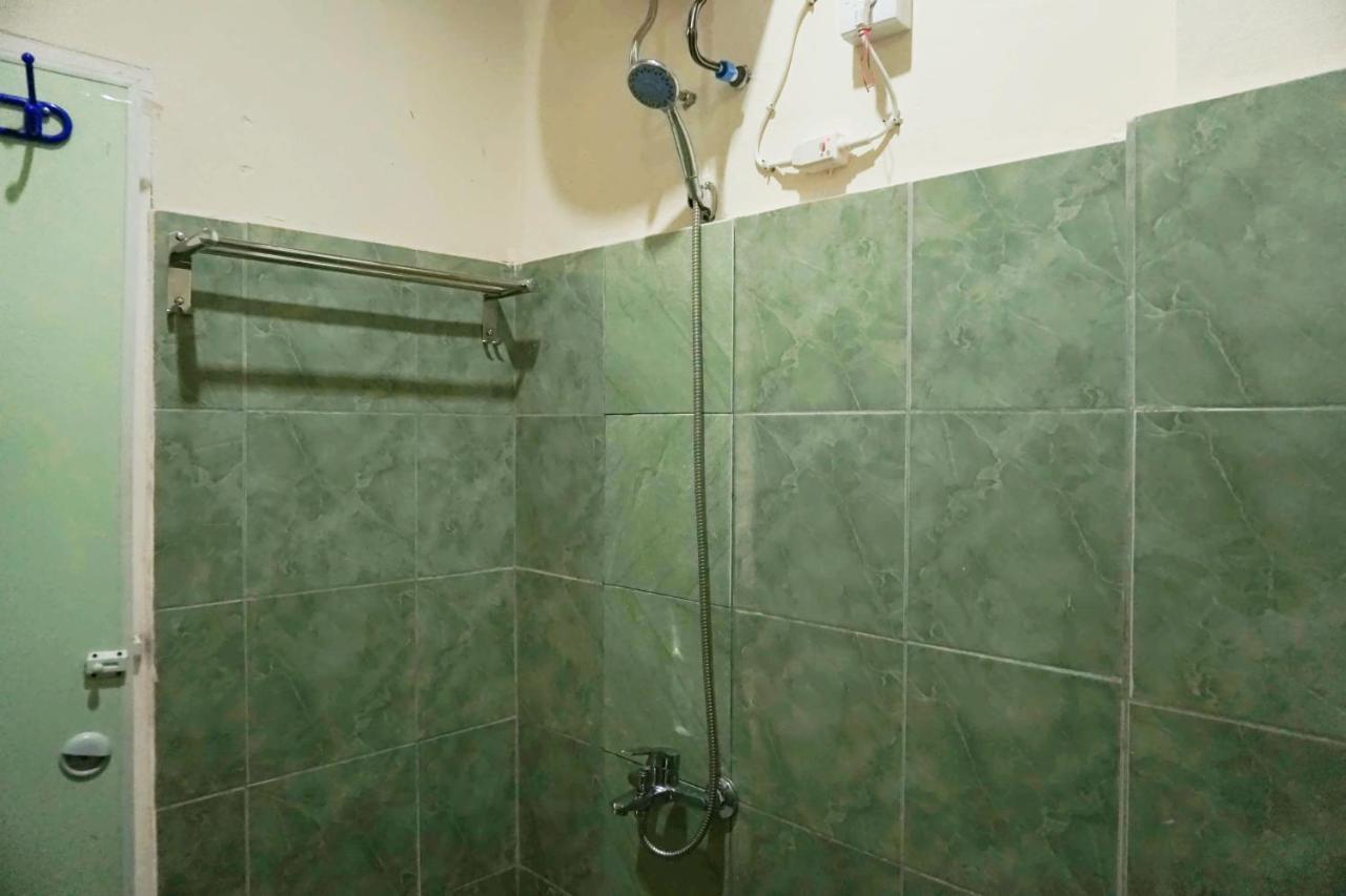 Oyo 1394 Rumaisa Homestay Syariah Pekanbaru Buitenkant foto